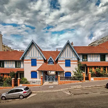 Le 300 By Happynoworry * Parijs