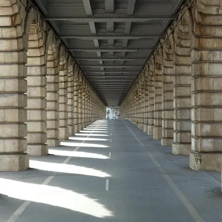 Le 300 By Happynoworry Apartment