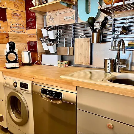 Appartement Tres Haut Avec Piscine, Sauna, Salle De Sport Et Solarium