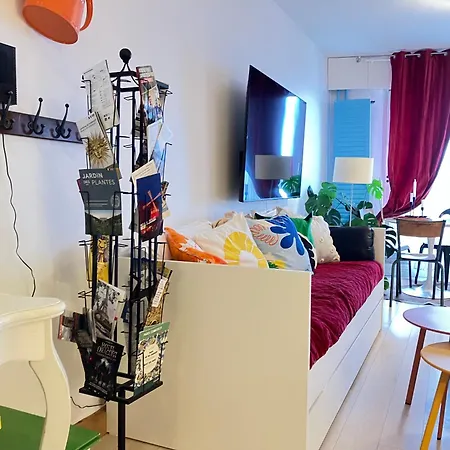 Le 300 By Happynoworry Apartment