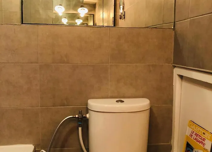 Le 300 By Happynoworry Apartment