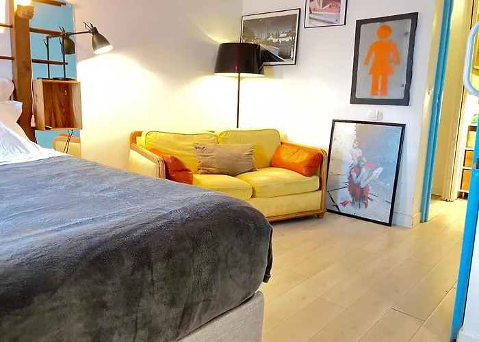 Le 300 By Happynoworry Apartment