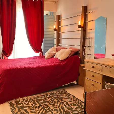 Le 300 By Happynoworry Paryż